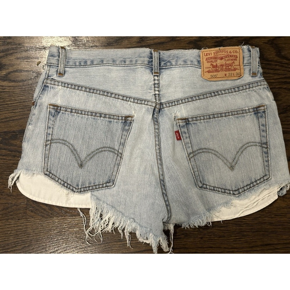 Levis 505 Shorts Womens 32 30 Waist Distressed Denim Cut Off Raw Hem Pockets Reg